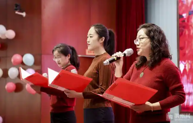 诗朗诵《读中国》