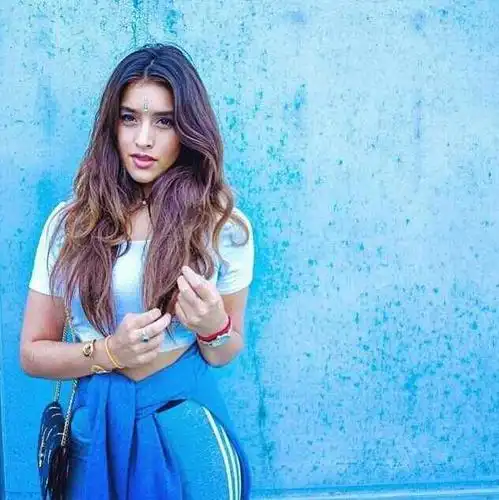 国王老板印度it大亨,女儿阿佳丽·拉纳戴夫身材火辣性感,而且还爱