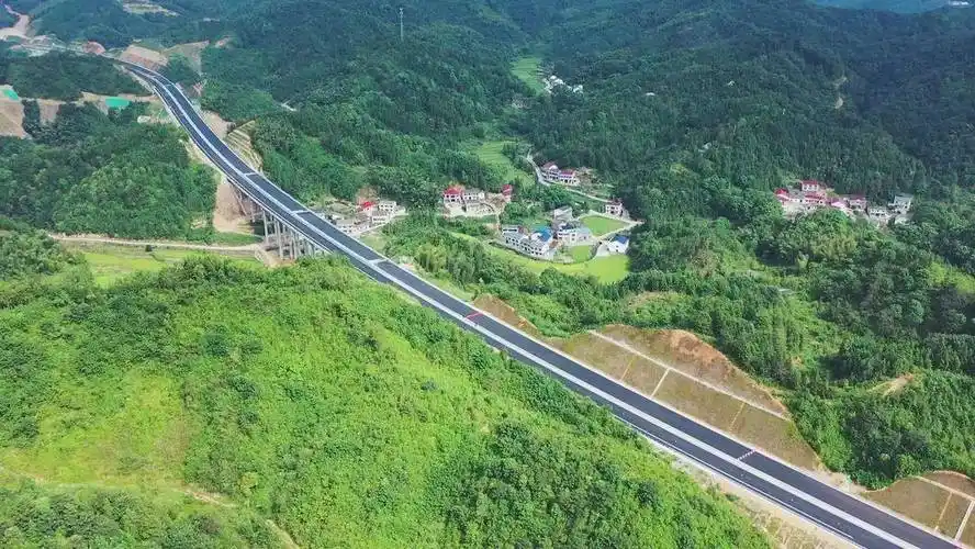 湖南首条智慧高速公路来了_平益_平江县_建设