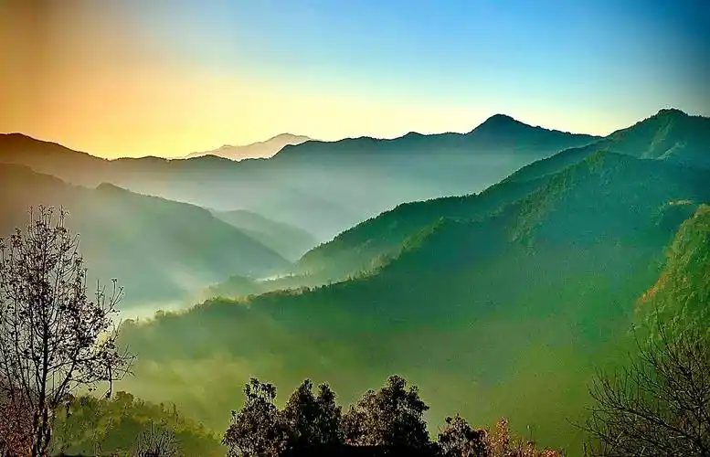 玄影的山峦 如梦的石墰