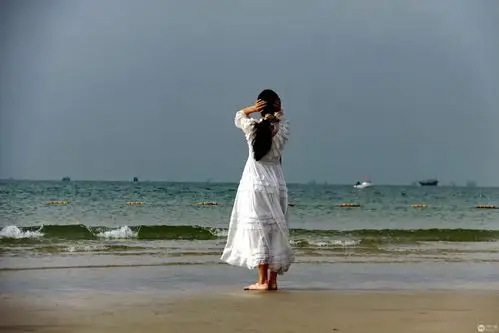 海边的白衣少女-人物人像-光影中国网-36.01ny.