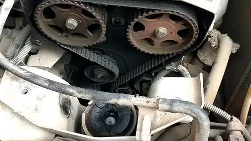 东风雪铁龙爱丽舍,哒哒作响原因竟是正时皮带老化跳齿.