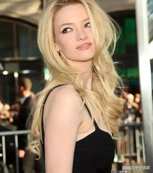 世界首富的前妻:妲露拉·莱莉,美貌与智慧的英伦玫瑰