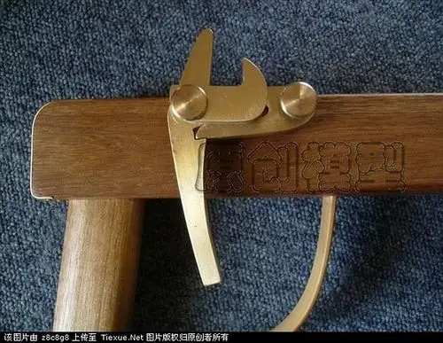 秦青铜弩机现代复制品