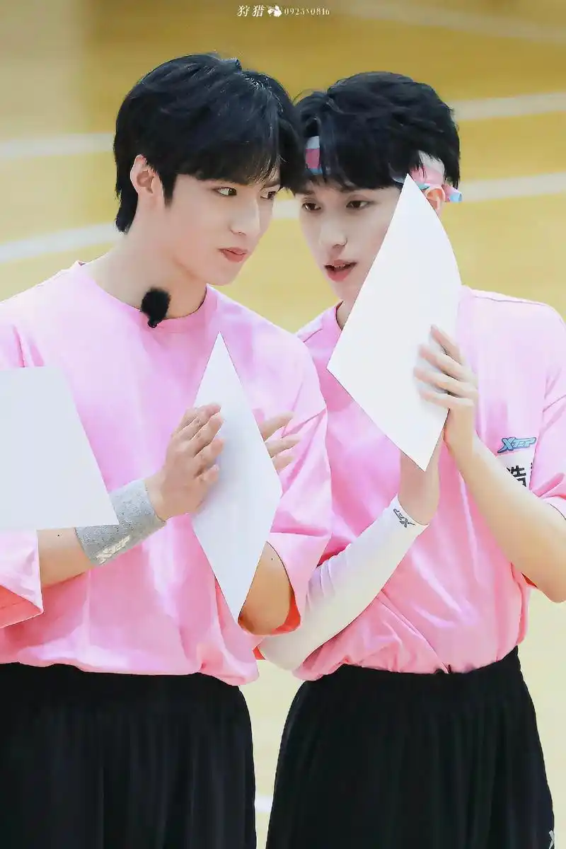 粉红色的夏天真的很美好#严浩翔 #刘耀文 #tf夏季运动会  - 抖音
