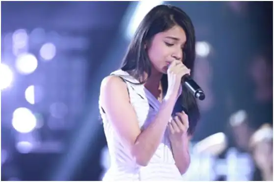 是由《中国好声音》第五季改版的哦,中国新声音中的选手李佩玲,上场