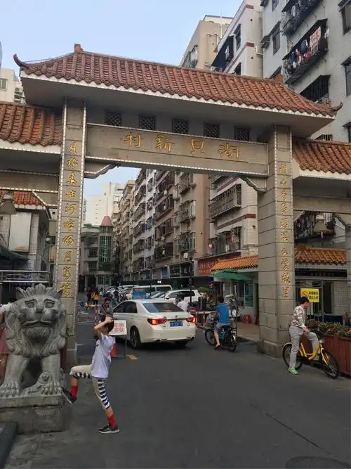 不在改造范围内的湖贝新村(与旧村隔着乐园路)