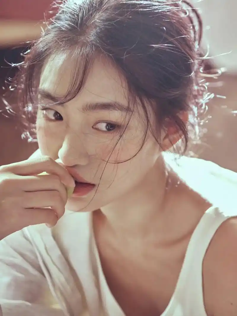 氛围感光影高级写真  海报素材 晒单图素材#网红睫毛 #写真 - 抖音