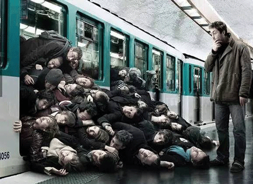 地铁人群一堆人倒下捂嘴吃惊gif动图_动态图_表情包下载_soogif