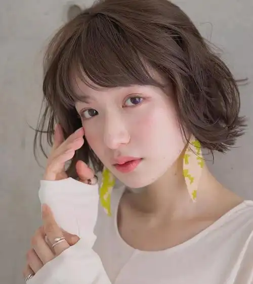 适合脸大的短发发型女