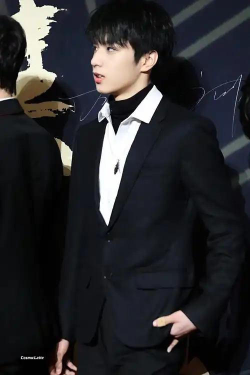 晴雅集首映「穿上一身帅气西装」@时代少年团-刘耀文