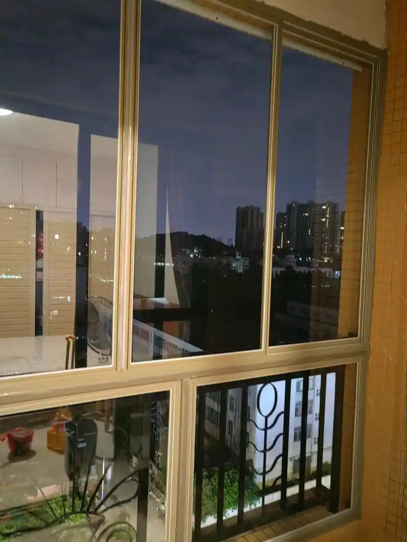 香槟色隔音窗封阳台,一番别样的美～ 这个颜色封阳台用得比较少,香槟