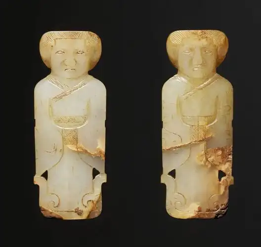 殷墟妇好墓出土↑商代晚期,双面阴阳玉人殷墟妇好墓出土↑商代晚期