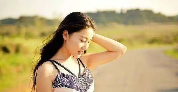 晒老婆探班照,网友:不用担心他成第二个王宝强了_谢孟伟_郭珊珊_妻子