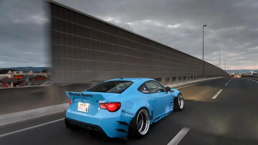 丰田gt86蓝色汽车后视,公路