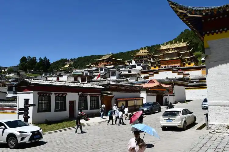 甘南行之 "郎木寺镇" !被称为东方的 "阿尔比斯" ! - 抖音