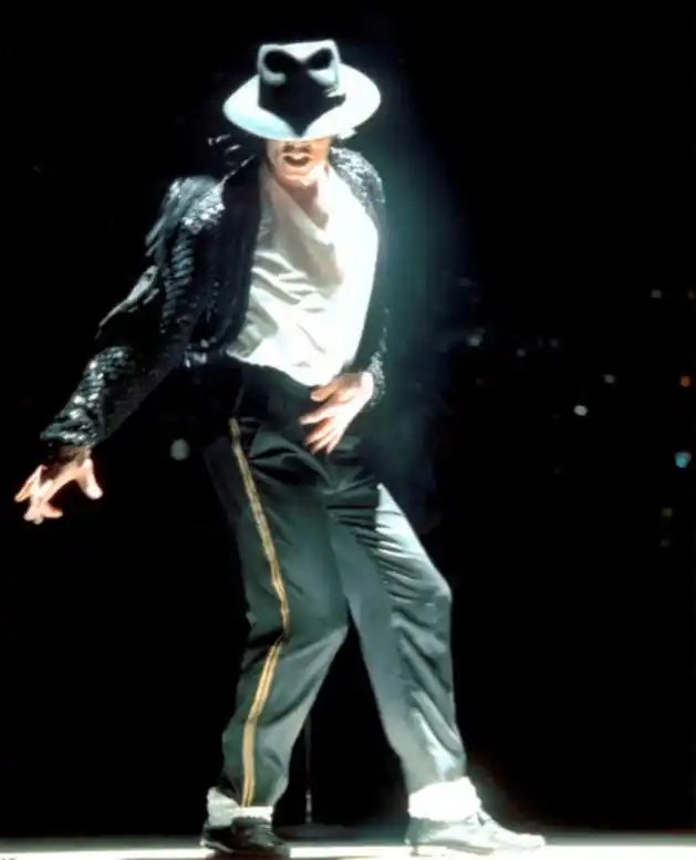 迈克尔杰克逊的经典"抓裆"舞蹈动作,你觉得有什么含义吗?