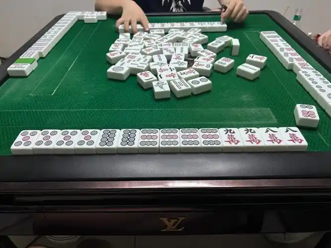 遇到不打麻将的 她在干嘛你都不知道#四川麻将  #川麻换三张