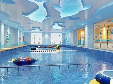 游泳池变绿怎么处理一起看下钢结构泳池厂家