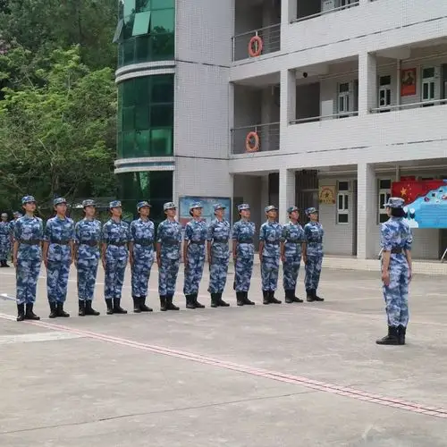 千言万语只愿你知道一切辉煌来源于苦难所有汗水都不会白费南海女兵