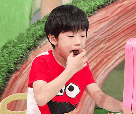 四个月之后就要成年了的男团爱豆