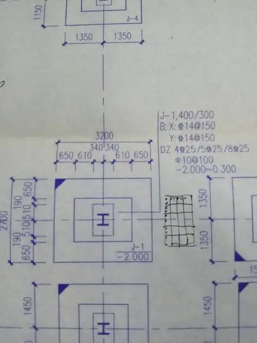 求教这个独立基础的钢筋设置