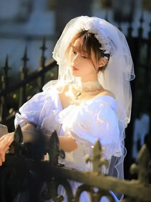 女孩子自己就可以拍的逆光温柔感婚纱写真