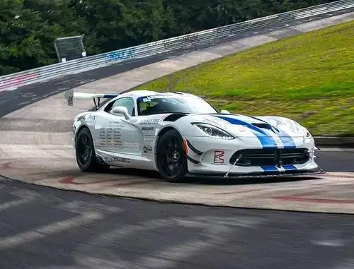 蝰蛇再攻绿色地狱:道奇 viper acr 纽北7分01秒3圈速实录 | 视频