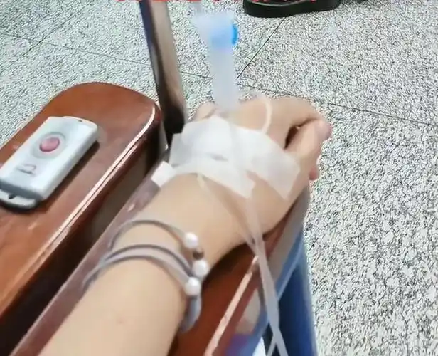 浙江一女子半夜去打点滴,忍不住羡慕小情侣:我也是美女,输在哪|单身