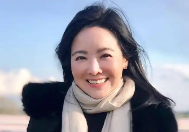 富豪,为丈夫生下3个子女后又离婚,现在一个人的生活倒也过得多姿多彩