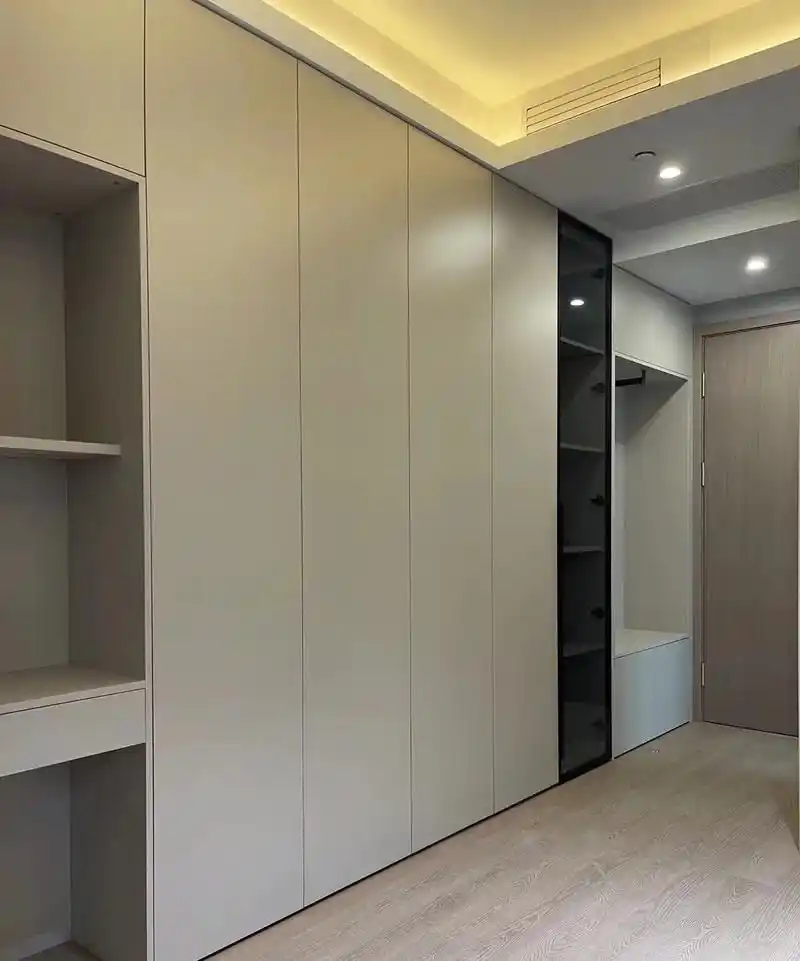 全屋定制衣柜/免费设计效果图.现代简约风格的一款衣柜,采用优 - 抖音