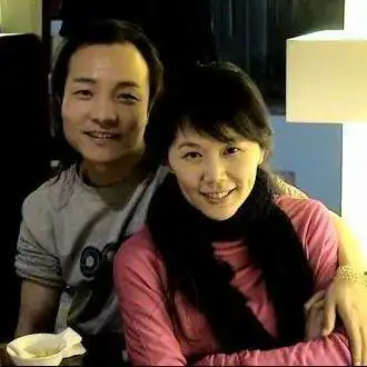 曾穷困潦倒重度抑郁娶战友为妻不离不弃许巍携手20年