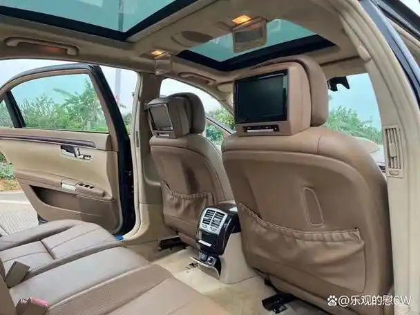 12款奔驰s350全款8万这款车无疑是将优雅与力量完美融合
