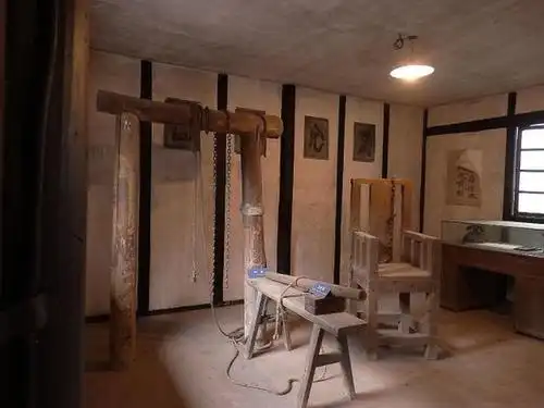 酷刑"老虎凳"到底有多厉害?只需3块砖头就能让犯人招供!