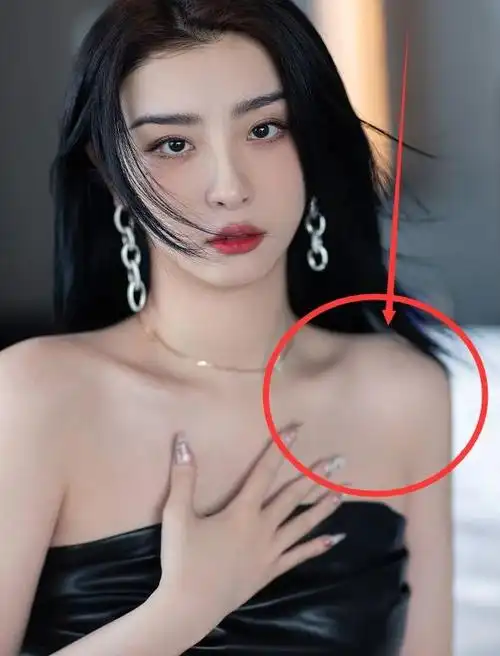 赵小棠天生明星料完美直角肩惹人羡网友称就是嘴管不住