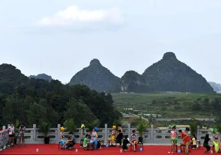 人体彩绘惊艳双乳峰风景区双乳峰这山也生得太邪恶了4