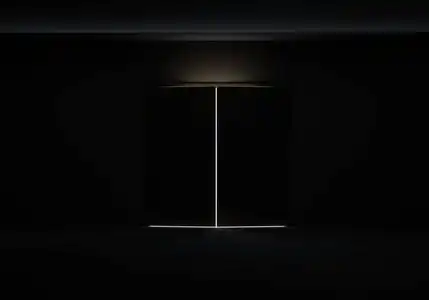 窗户和敞开的大门, 一座框架的房子在机会概念中敞开大门敞开大门