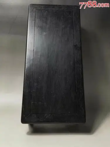 黑檀木镂空小提案桌,包浆厚重古朴.做工精致完美.