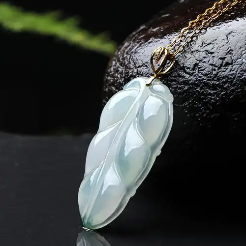 印象眸18k金镶玉翡翠吊坠飘绿花金枝玉叶女款玉石树叶挂件随机发货