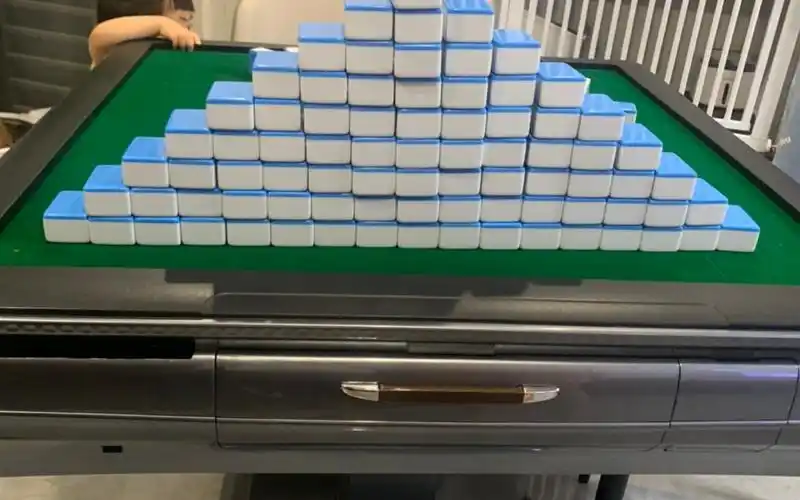 用麻将堆金字塔了!回归!