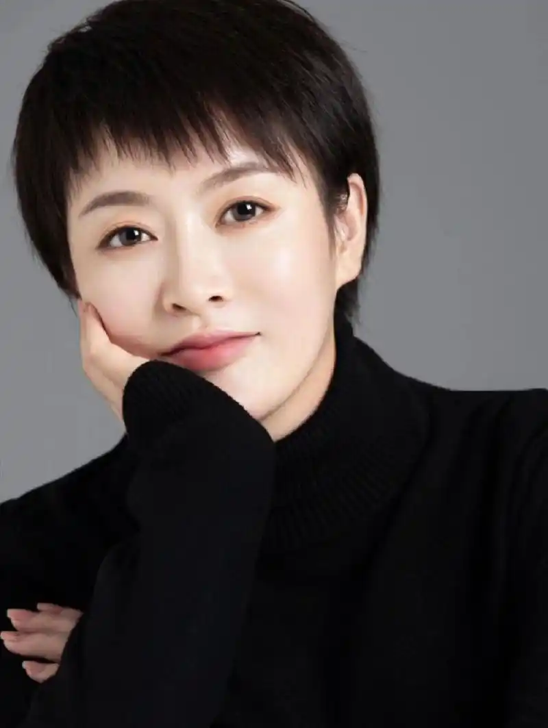 职场女人的干练短发～真适合稳重高级的女人 职场通勤的高级短发 非常