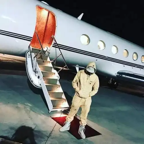 「一周名人上脚」gd携丁日频秀vans,六叔上脚adida