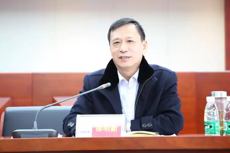 集团公司总经理徐明新在会上讲话周庆国总结了集团公司成立以来科技