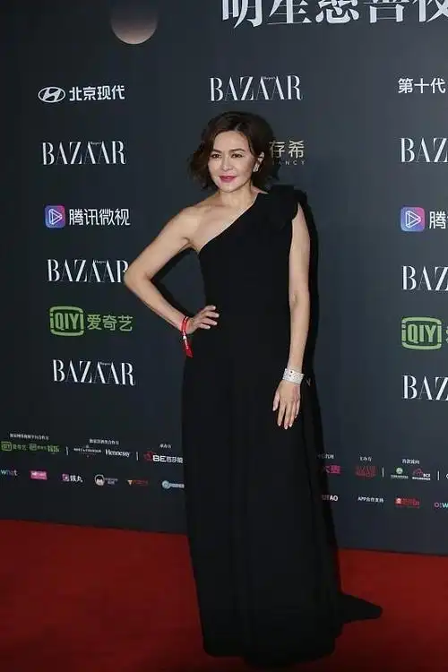 美人在骨不在皮关之琳虽难掩皱纹但看起来还是很有气质