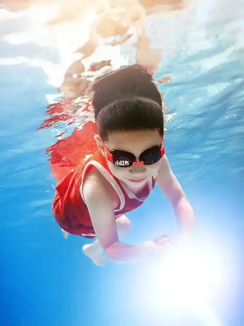 儿童水下拍摄为国争光,水下儿童摄影