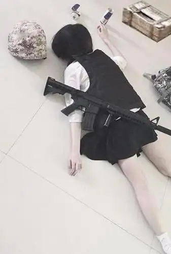 《绝地求生》cosplay合集:灵魂的cos可以净化心灵 但真的辣眼睛