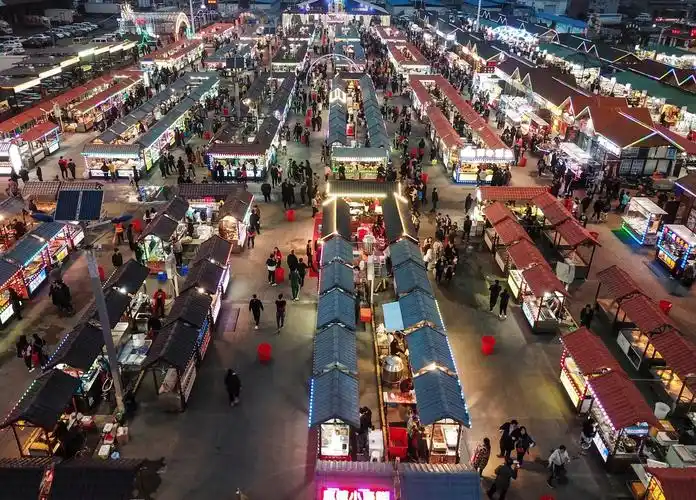 航拍沈阳兴顺国际夜市 夜幕下流光溢彩,美轮美奂
