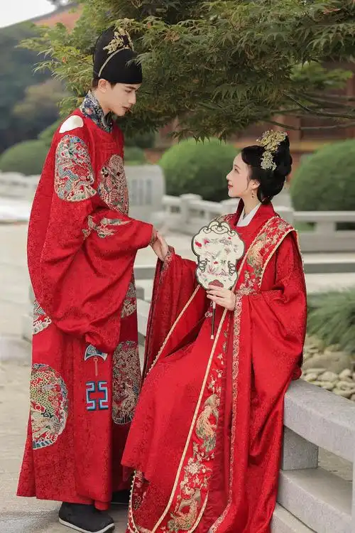 明制婚服明朝结婚婚宴皇后金通缎大衫霞帔男女马面裙云河千色夫妻套装