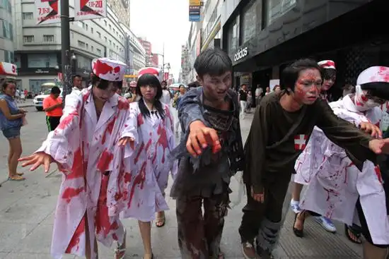 长春街头惊现恐怖丧尸 市民大呼很刺激-摄影资讯-光影中国网-36.01ny.