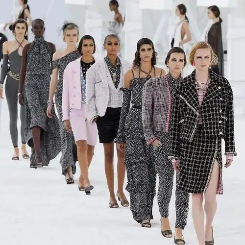 香奈儿2021年春夏高级成衣系列发布会活动策划旨在致敬经典